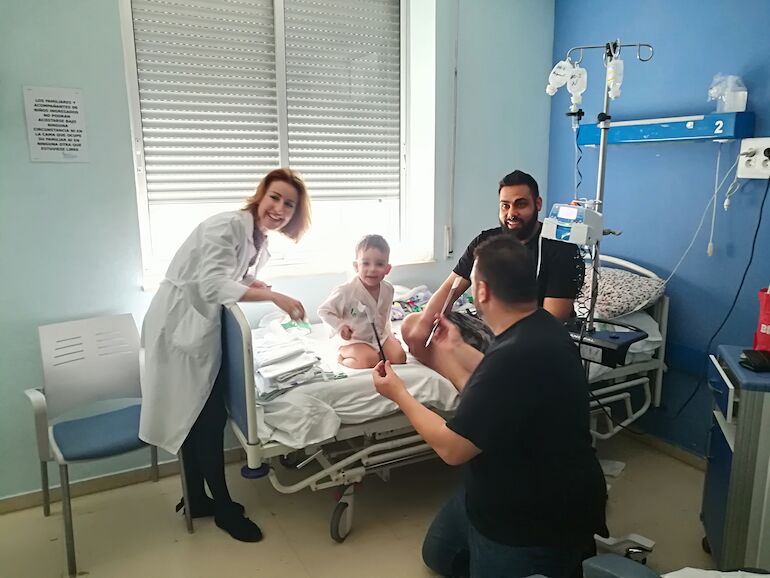 La Fundacin ABRACADABRA y el Mago scar en el Hospital  mes de Mayo 2018