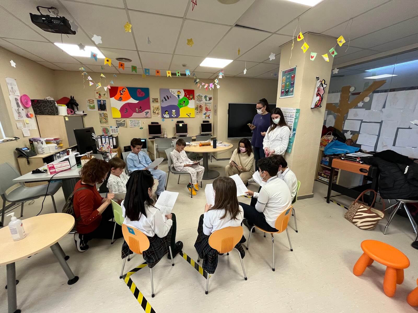 INTERCAMBIO CANCIONES Y FOLKLORE EXTREMEÑO POR PARTE DEL ALUMNADO DE 4º PRIMARIA COLEGIO MARÍA AUXILIADORA